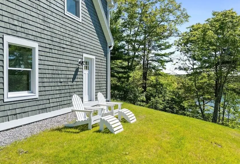 Charming Coastal Cottage With Deck, Grill, Firepit, And Jetted Tub