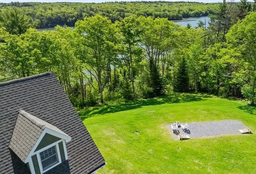 Charming Coastal Cottage With Deck, Grill, Firepit, And Jetted Tub