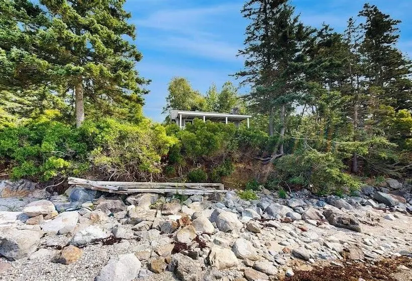 Dog Friendly Oceanfront Cottage With Views