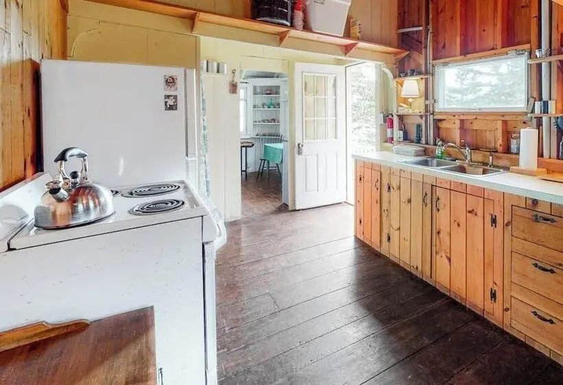 Dog Friendly Oceanfront Cottage With Views