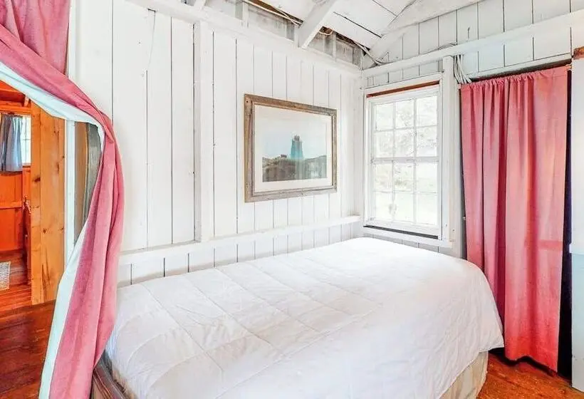 Dog Friendly Oceanfront Cottage With Views