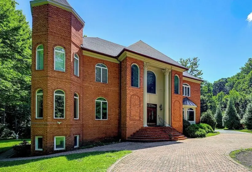 Gateway To Dc & More! Quiet & Stylish Retreat