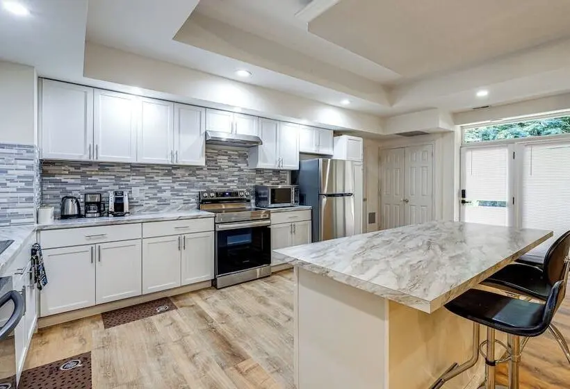 Gateway To Dc & More! Quiet & Stylish Retreat