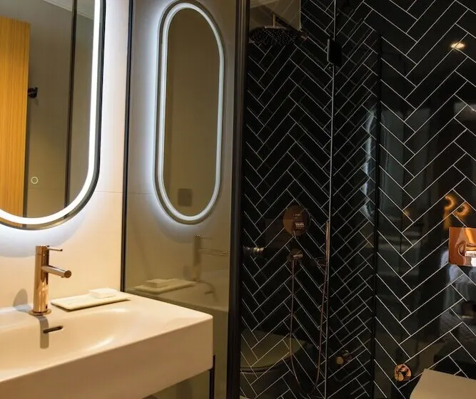 Hera Hotel Axd