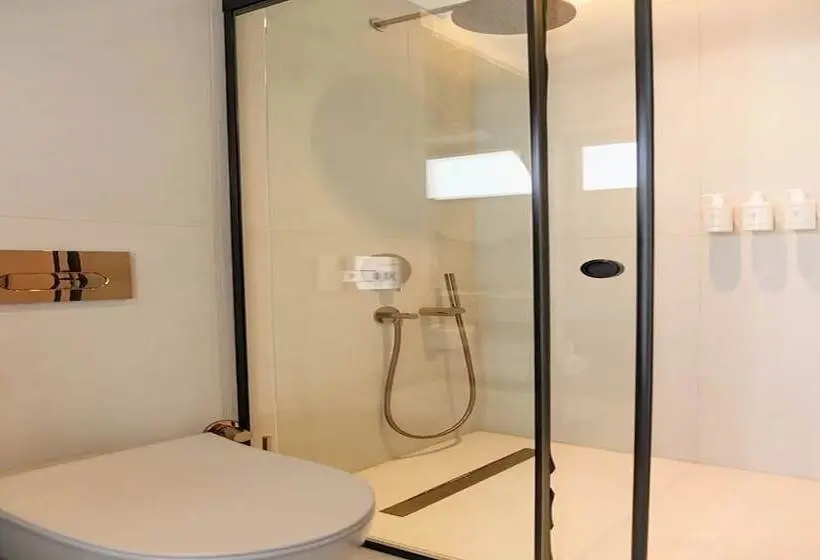 Hera Hotel Axd