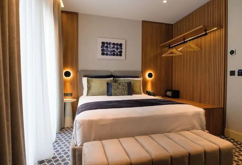 Hera Hotel Axd