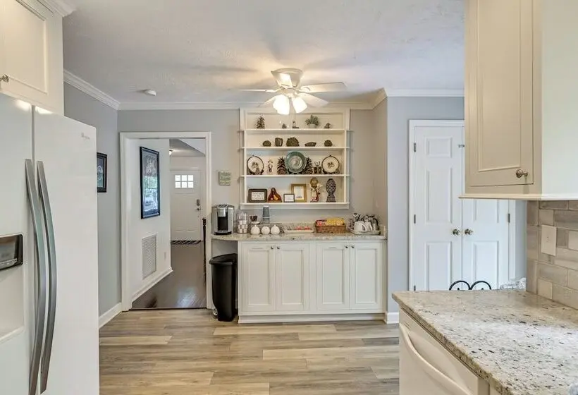 Walk To Golf! Relax With Hot Tub And Game Room!