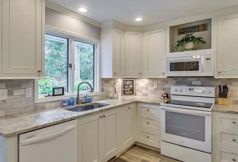 Walk To Golf! Relax With Hot Tub And Game Room!