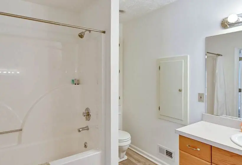 Walk To Golf! Relax With Hot Tub And Game Room!