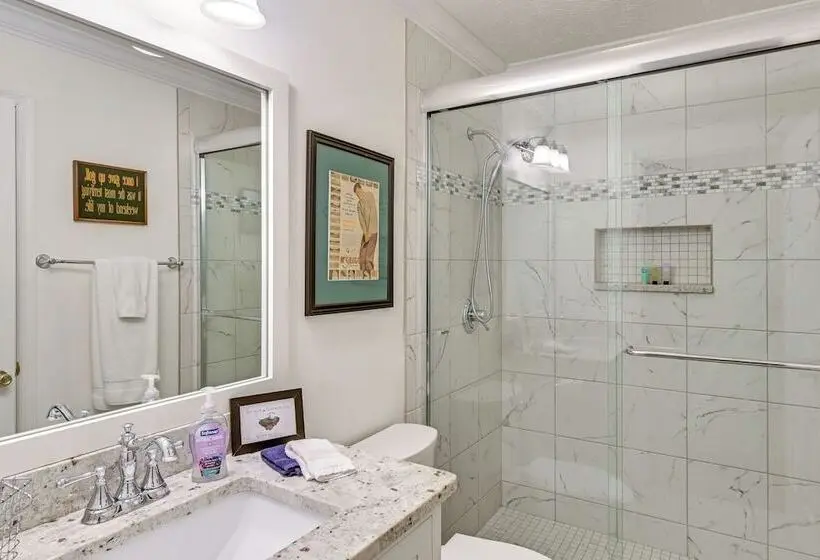 Walk To Golf! Relax With Hot Tub And Game Room!