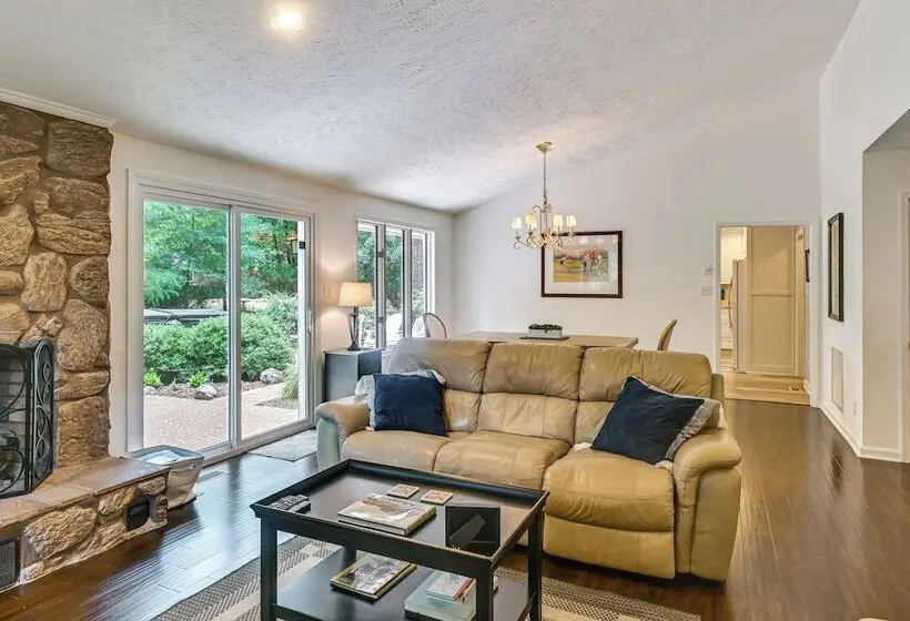 Walk To Golf! Relax With Hot Tub And Game Room!