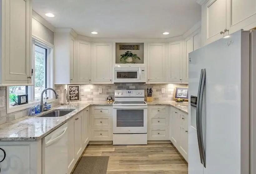 Walk To Golf! Relax With Hot Tub And Game Room!