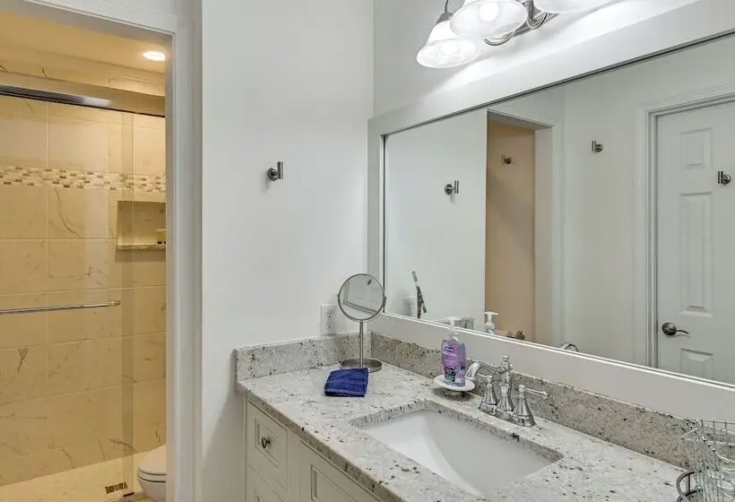 Walk To Golf! Relax With Hot Tub And Game Room!