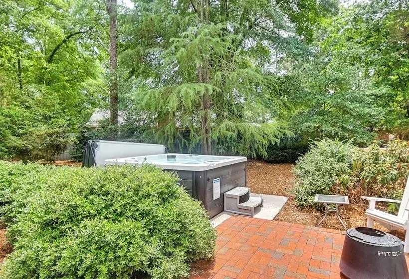Walk To Golf! Relax With Hot Tub And Game Room!