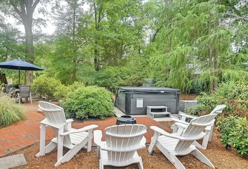 Walk To Golf! Relax With Hot Tub And Game Room!