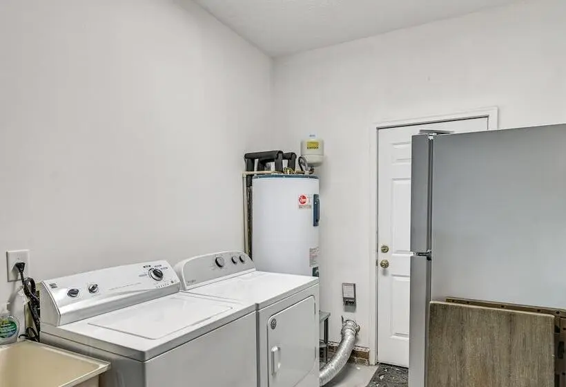 Walk To Golf! Relax With Hot Tub And Game Room!
