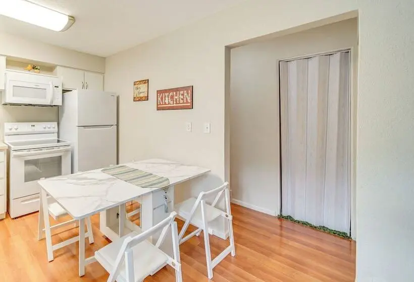Walk To Parks & Dining! Meridian Home W/ Patio
