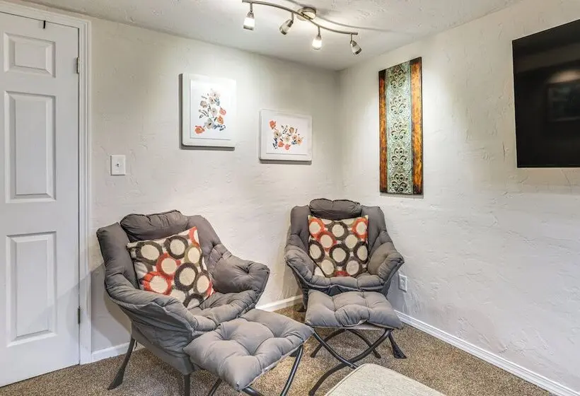 Walk To Parks & Dining! Meridian Home W/ Patio