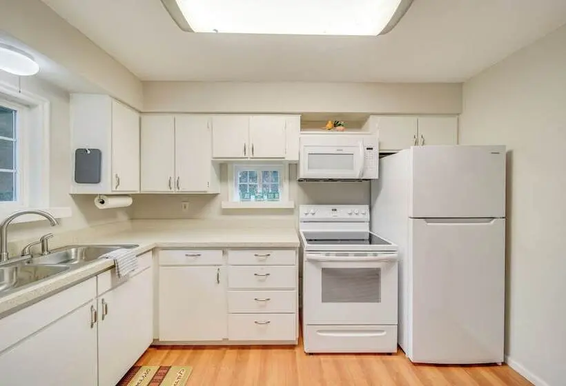 Walk To Parks & Dining! Meridian Home W/ Patio
