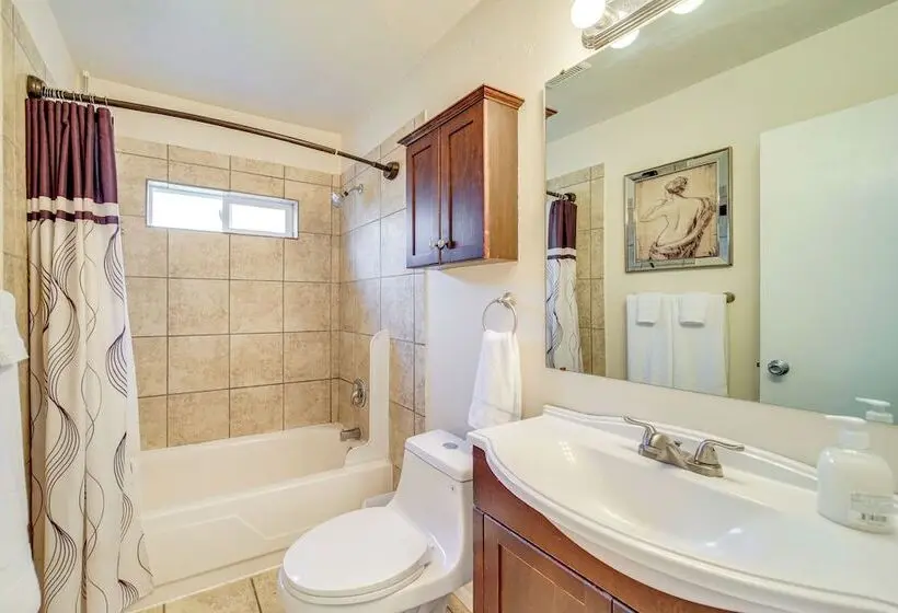 Walk To Parks & Dining! Meridian Home W/ Patio