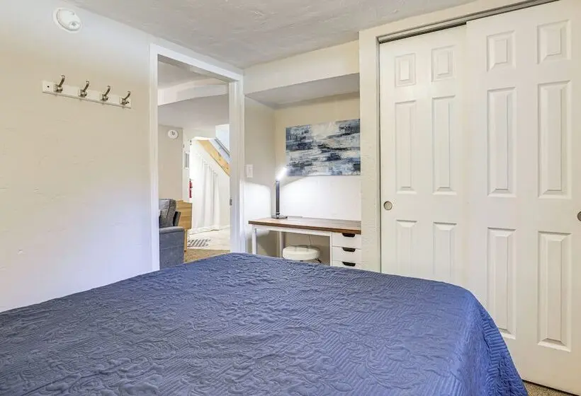 Walk To Parks & Dining! Meridian Home W/ Patio