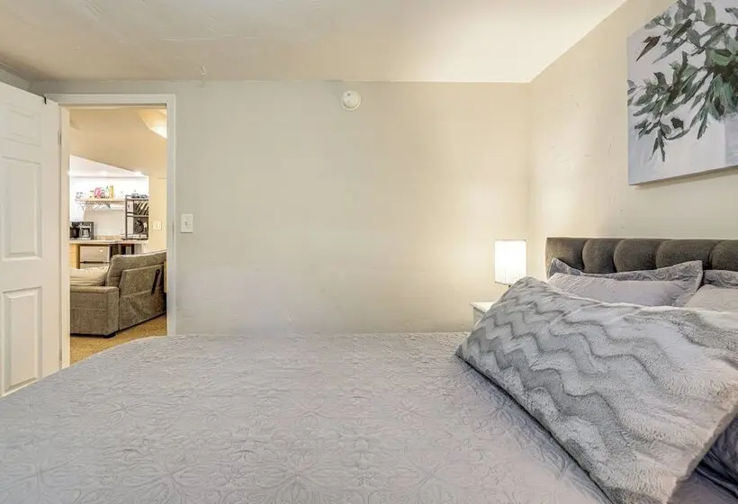 Walk To Parks & Dining! Meridian Home W/ Patio
