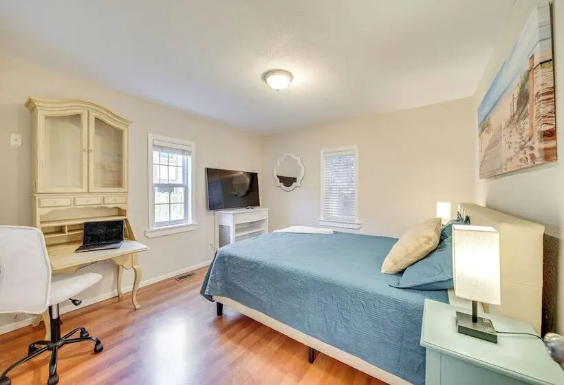 Walk To Parks & Dining! Meridian Home W/ Patio