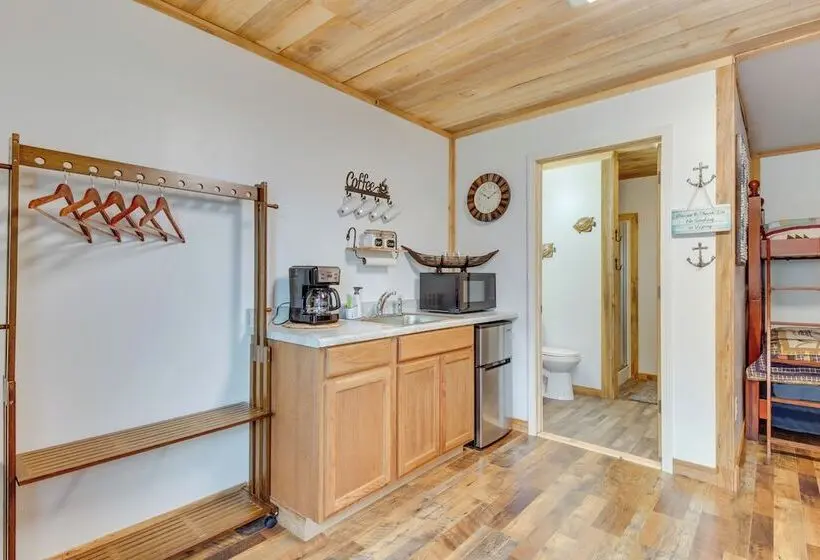 3 Studio Suites! White River Cabin Compound