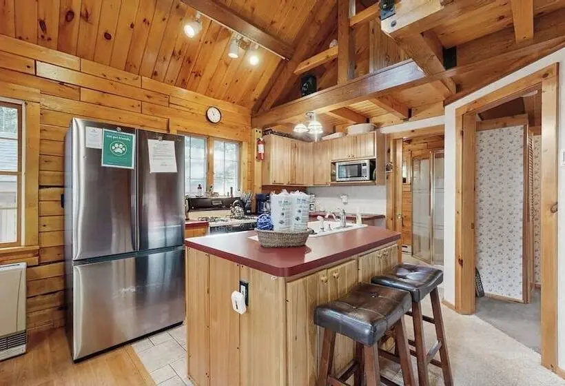 Cozy Cabin With Covered Porch, Firepit, Grill, Fireplace, & Washer/dryer