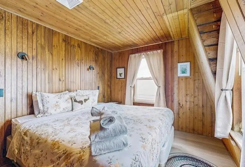 Dog Friendly, Bayfront Home   Gorgeous Ocean Views, Private Balcony & Fireplace