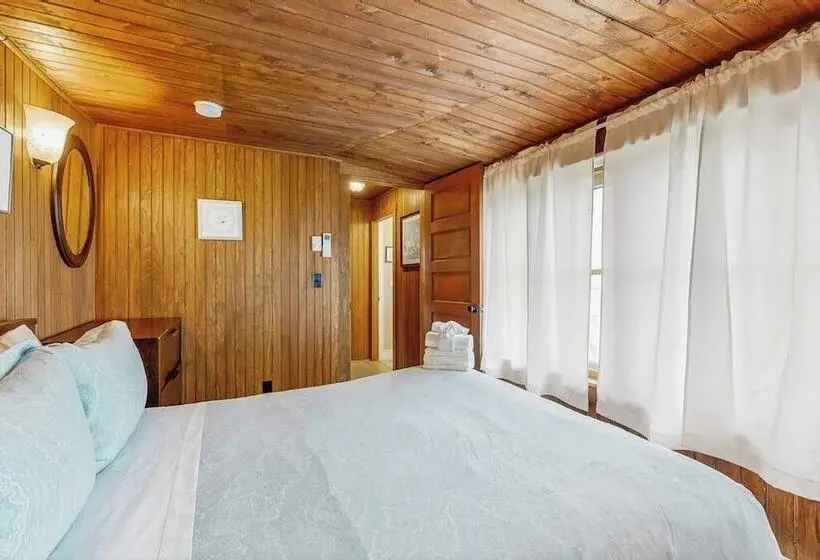 Dog Friendly, Bayfront Home   Gorgeous Ocean Views, Private Balcony & Fireplace