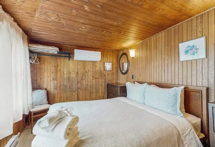 Dog Friendly, Bayfront Home   Gorgeous Ocean Views, Private Balcony & Fireplace
