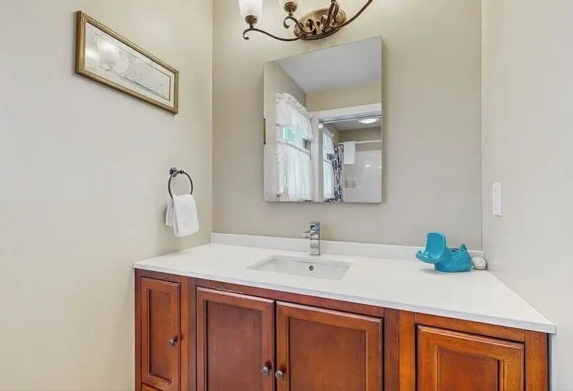 Dog Friendly, Bayfront Home   Gorgeous Ocean Views, Private Balcony & Fireplace