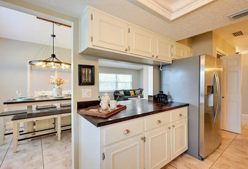 Explore Tampa Bay! Family Home W/ Lanai, Game Room