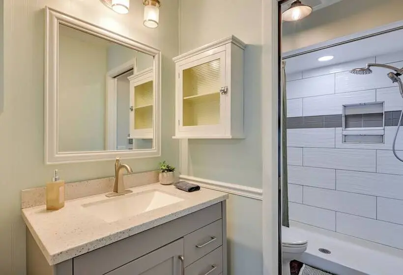 Explore Tampa Bay! Family Home W/ Lanai, Game Room