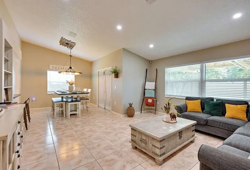 Explore Tampa Bay! Family Home W/ Lanai, Game Room
