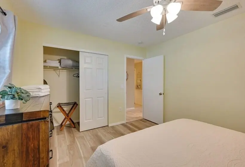 Explore Tampa Bay! Family Home W/ Lanai, Game Room
