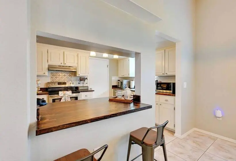Explore Tampa Bay! Family Home W/ Lanai, Game Room