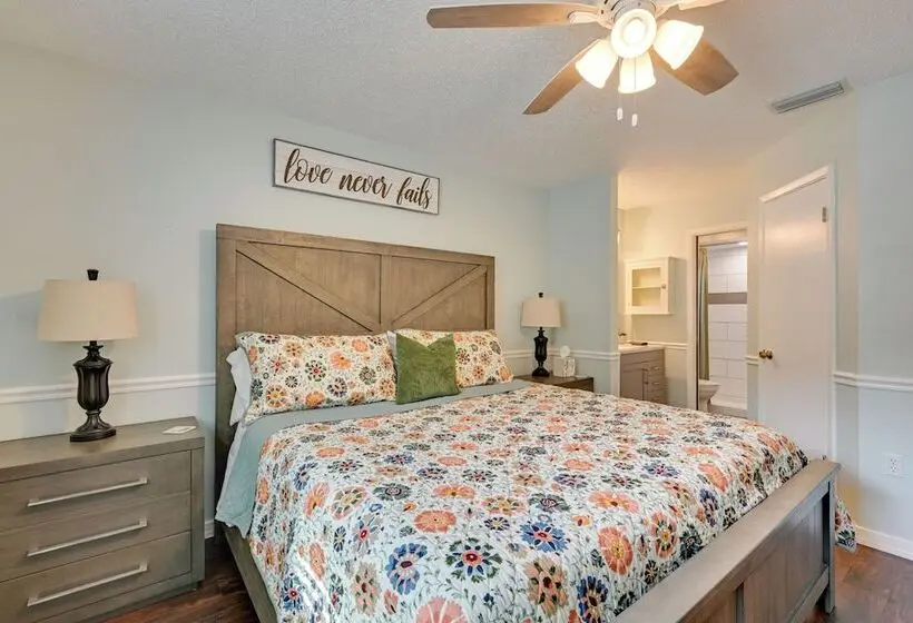 Explore Tampa Bay! Family Home W/ Lanai, Game Room