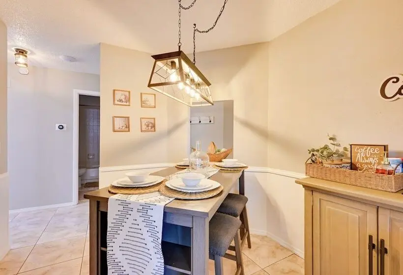 Explore Tampa Bay! Family Home W/ Lanai, Game Room