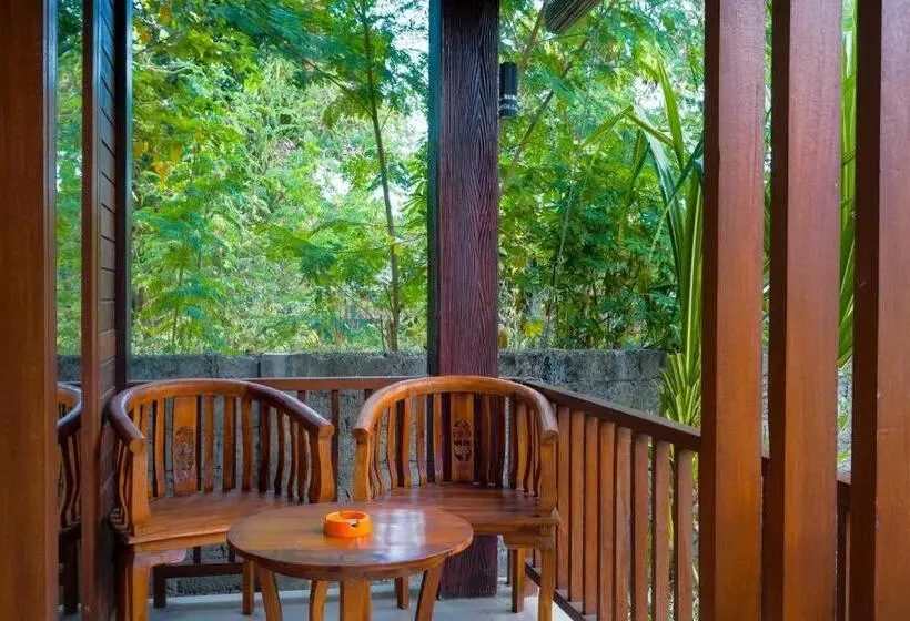 ホテル Karang Agartha Lembongan