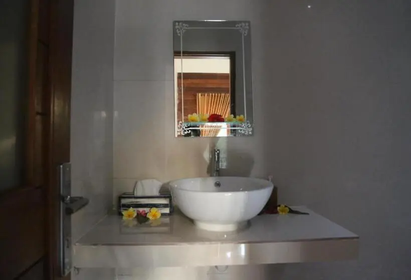 ホテル Karang Agartha Lembongan