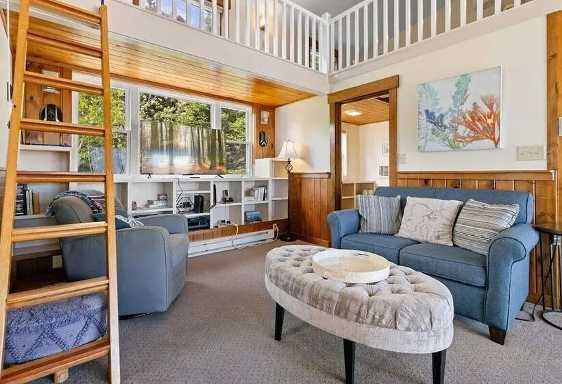 Little White Caps, Quaint Maine Cottage