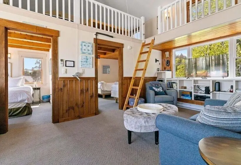 Little White Caps, Quaint Maine Cottage