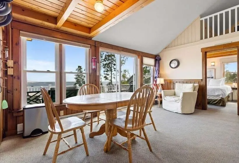 Little White Caps, Quaint Maine Cottage
