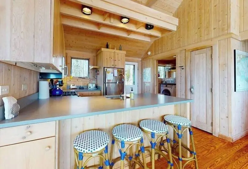 Oceanfront Retreat With Sunrise Views, Screened Porch, & Deck
