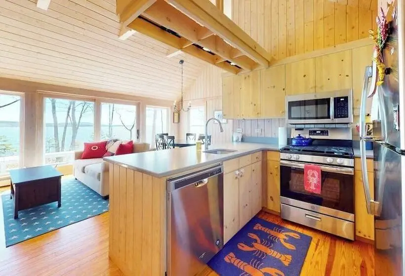 Oceanfront Retreat With Sunrise Views, Screened Porch, & Deck