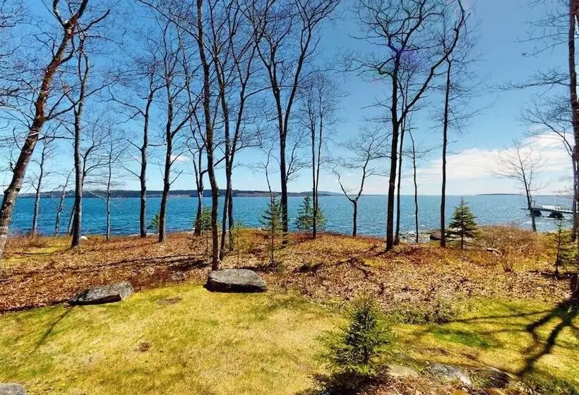 Oceanfront Retreat With Sunrise Views, Screened Porch, & Deck