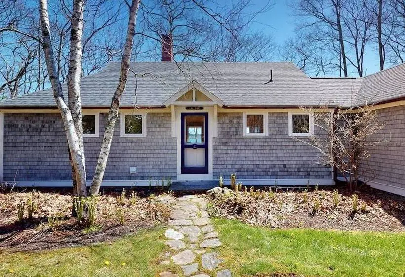 Oceanfront Retreat With Sunrise Views, Screened Porch, & Deck