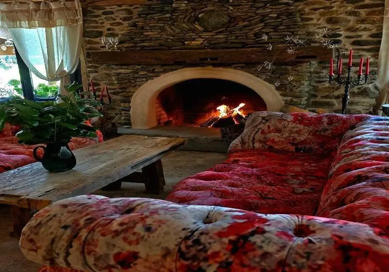 Hotelli Castelul De Lut